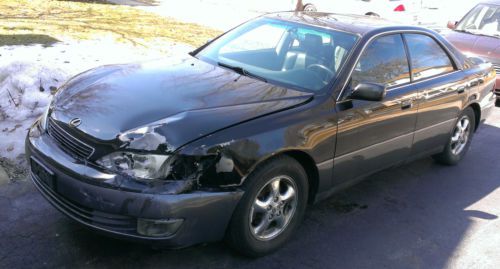 1998 lexus es300 gold series damaged for repair/parts