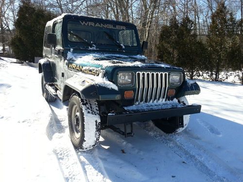 1992 jeep wrangler sport, solid frame, hard top, full doors, sunroof in top!!!!