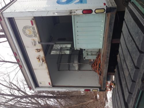 2001 Ford E-350 Econoline Box Truck, image 2