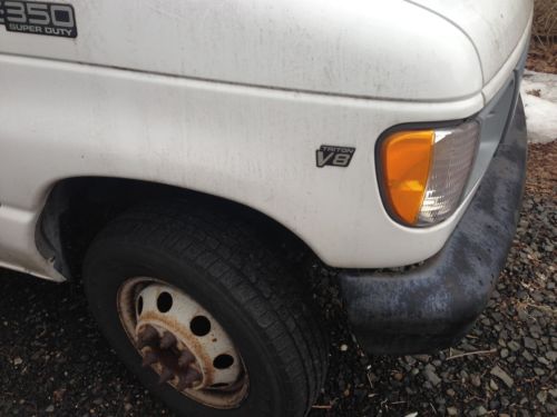 2001 Ford E-350 Econoline Box Truck, image 3