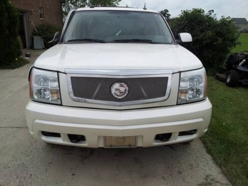 2005 cadillac escalade: t-boned on the passenger side.