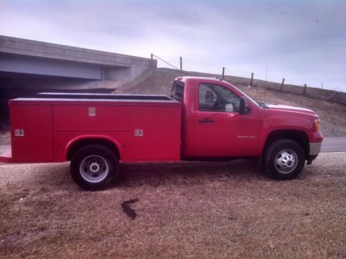 2011 gmc utility/service body 3500. 9&#039; body like new