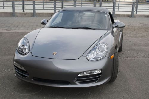 2011 porsche boxster base convertible 2-door 2.9l only 8k miles runs like new !!