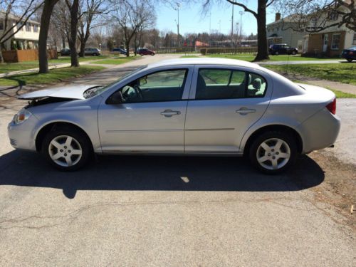 2005 chevrolet cobalt 4-door 2.2l, salvage damaged rebuildable