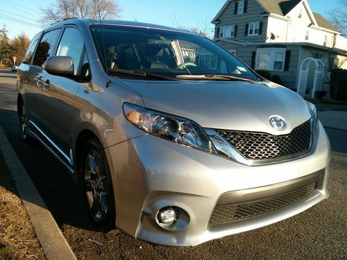 2011 toyota sienna se mini passenger no reserve runs and drives