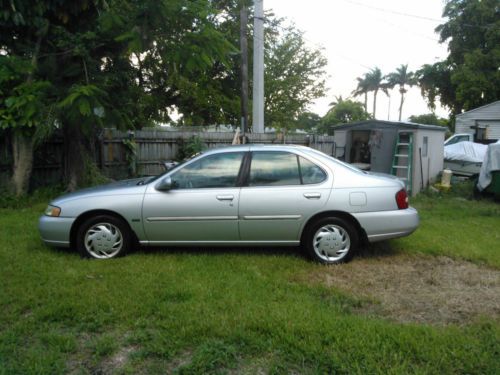 2001 nissan altima gle sedan 4-door 2.4l, runs and looks great, must sell!