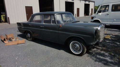 Mercedes benz 190 gas fintail 111