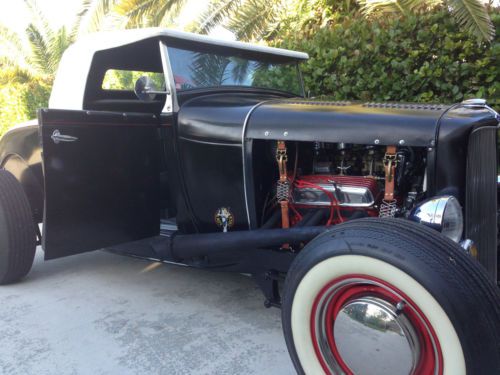 Hot rod  ford 1929 v8 elbrock 3 carburator beautifull