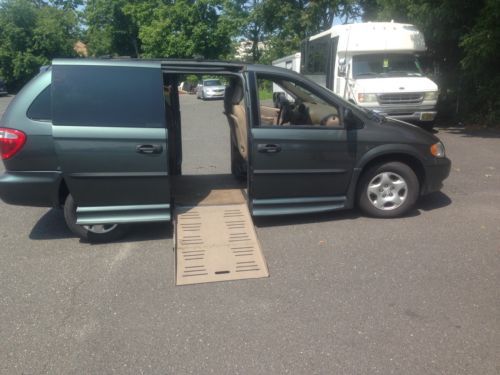 Van  wheelchair handicap dodge grand caravan 2003 side entry braun power ramp