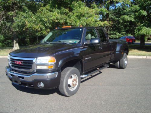 2005 gmc sierra 3500 slt ext. cab pickup  8.1l loaded excellet shape low miles!!