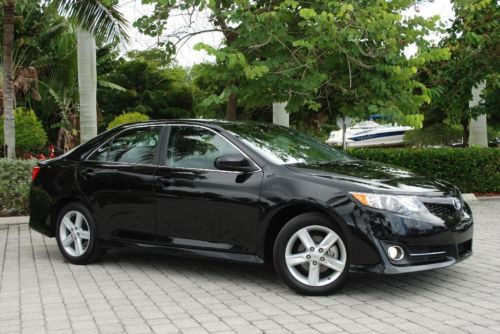 2014 toyota camry se sedan premium interior paddle shift 6-speed auto