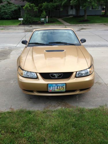 2000 ford mustang gt convertible 2-door 4.6l