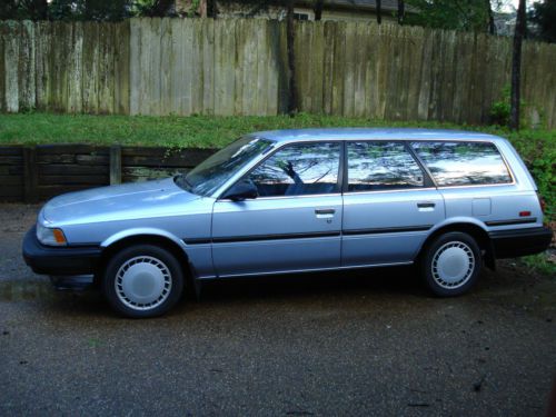 1989 toyota camry wagon, v6, auto,  body in excellent condition, does not run