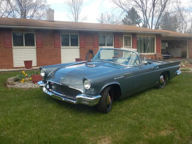 Ford: thunderbird standard