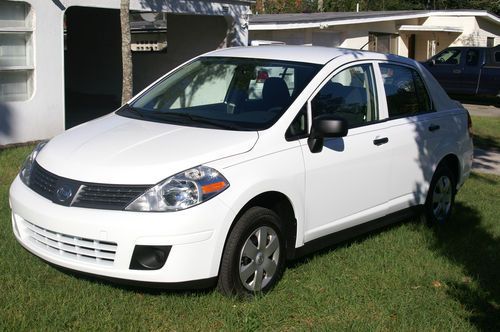 2009 nissan versa -only 50 miles on the odometer-like new-manual transmission