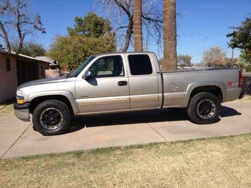 2002 chevy silverado z71 4x4 ext cab, short bed, mint cond, loaded powerseats
