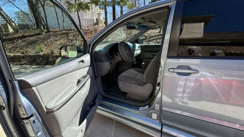 2010 Toyota Sienna LE, US $21,900.00, image 5