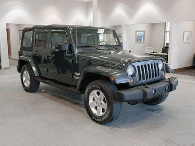 Unlimited sa convertible 3.8l cd 4x4 3.8l smpi v6 engine  (std) traction control