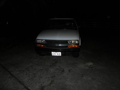 White 2002 s10 extended cab pick up with 130171 miles no problems