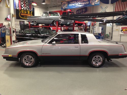 1984 hurst olds rare!! sunroof and signed by linda vaughn excellent condition!!!