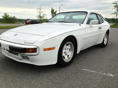 1983 porsche 944 base coupe 2-door 2.5l