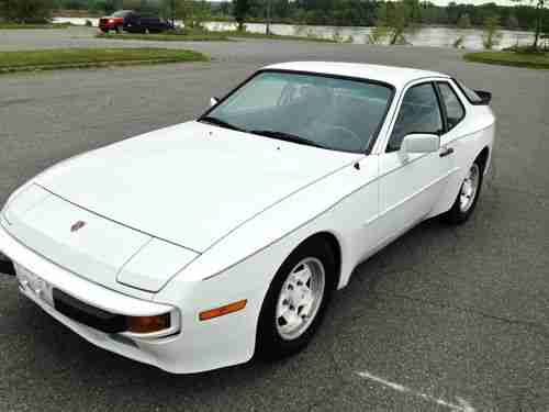 1983 Porsche 944 Base Coupe 2-Door 2.5L, image 2