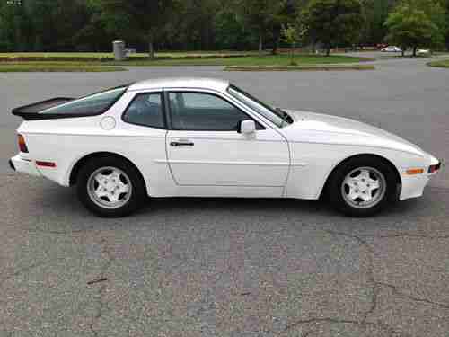 1983 Porsche 944 Base Coupe 2-Door 2.5L, image 5