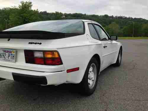 1983 Porsche 944 Base Coupe 2-Door 2.5L, image 6