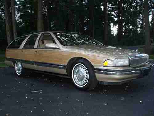 1996 Roadmaster Estate Wagon Buick, Wood Grain, Tan Leather, LT-1 Motor low MI's, image 2