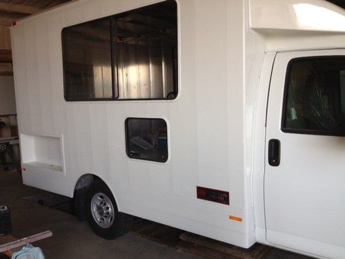 2010 chevrolet express 3500 base cutaway van 2-door 6.0l