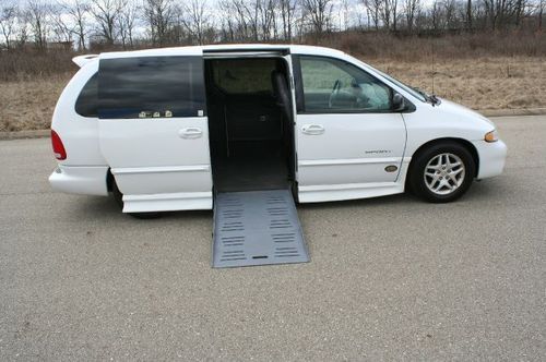 1999 dodge grand caravan handicap accessible ramp side entry van