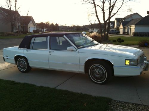 1989 cadillac deville base sedan 4-door 4.5l  low reserve !!!!!