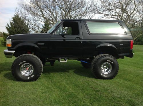 1993 ford bronco xl sport utility 2-door 5.0l black