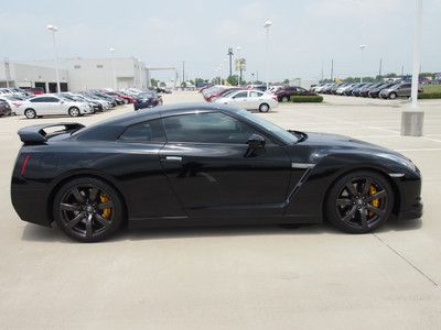 Premium 3.8L GPS C.D. Player Bose System Leather 1 Owner Tachometer Twin Turbo, US $74,997.00, image 2