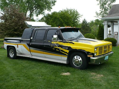 1986 gmc sierra 3500 4 door dually, a very rare truck.