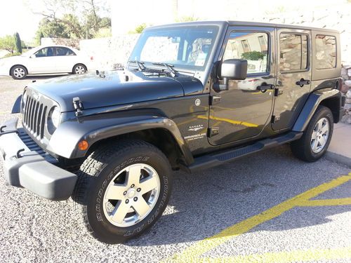 2010 jeep wrangler unlimited sahara sport utility 4-door 3.8l 4x4