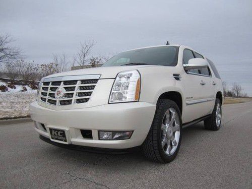 Premium awd loaded 22's nav dvd pwr boards 1 owner immaculate!