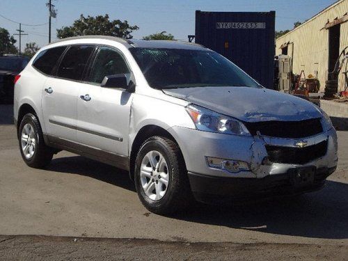 2010 chevrolet traverse ls damaged salvage fixer priced to sell wont last l@@k!!