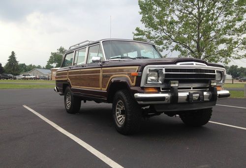 1988 jeep grand wagoneer sport utility 4-door 5.9l lots of new parts