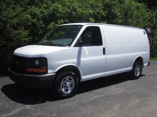 2005 chevrolet express 1500 cargo van 5.3l v8 all wheel drive auto a/c runs nice