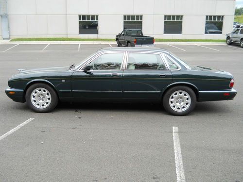 2002 jaguar xj8 base sedan 4-door 4.0l automatic / needs engine work