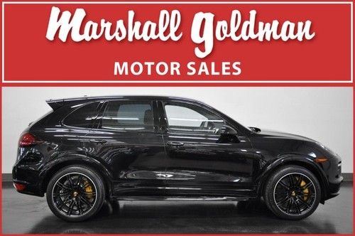 2014 porshce cayenne turbo s 2600 miles panorama roof adaptive cruise ceramics