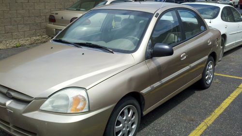 2003 kia rio 149,799 miles have key starts and runs  driven in  horn broke