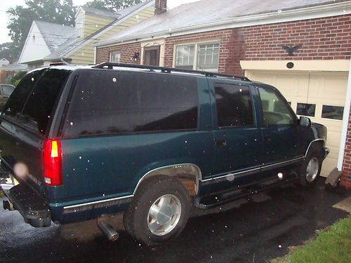 1998 chevrolet suburban 1500 for lt green great shape leather tow pack loaded