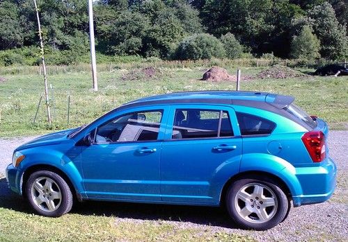 Dodge caliber sxt, 5 speed 1.8l  4 cyl. super condition,  only 25,775 miles