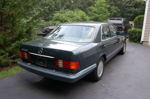 1990 Mercedes 300SE, image 2
