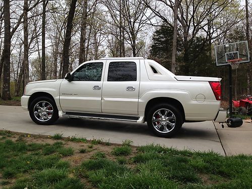 Cadillac escalade ext, 2006 white diamond extra clean navigation dvd loaded