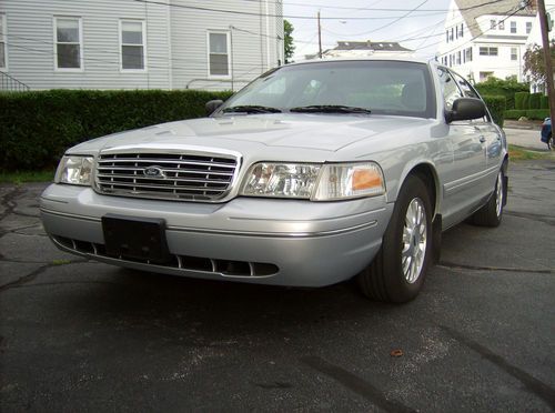2003 FORD CROWN VICTORIA LX  NO RESERVE, image 1