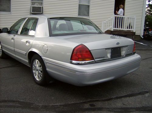 2003 FORD CROWN VICTORIA LX  NO RESERVE, image 4