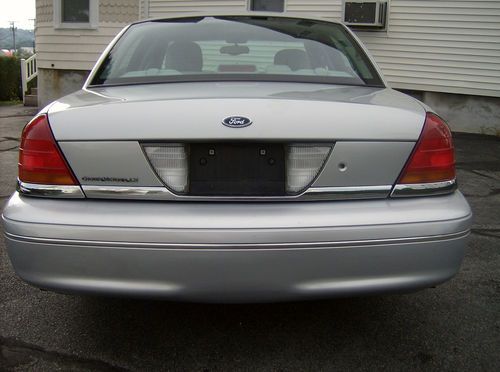 2003 FORD CROWN VICTORIA LX  NO RESERVE, image 6